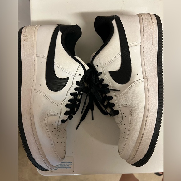 Nike Air Force 1 shoes. Size 8.5 - Picture 2 of 6